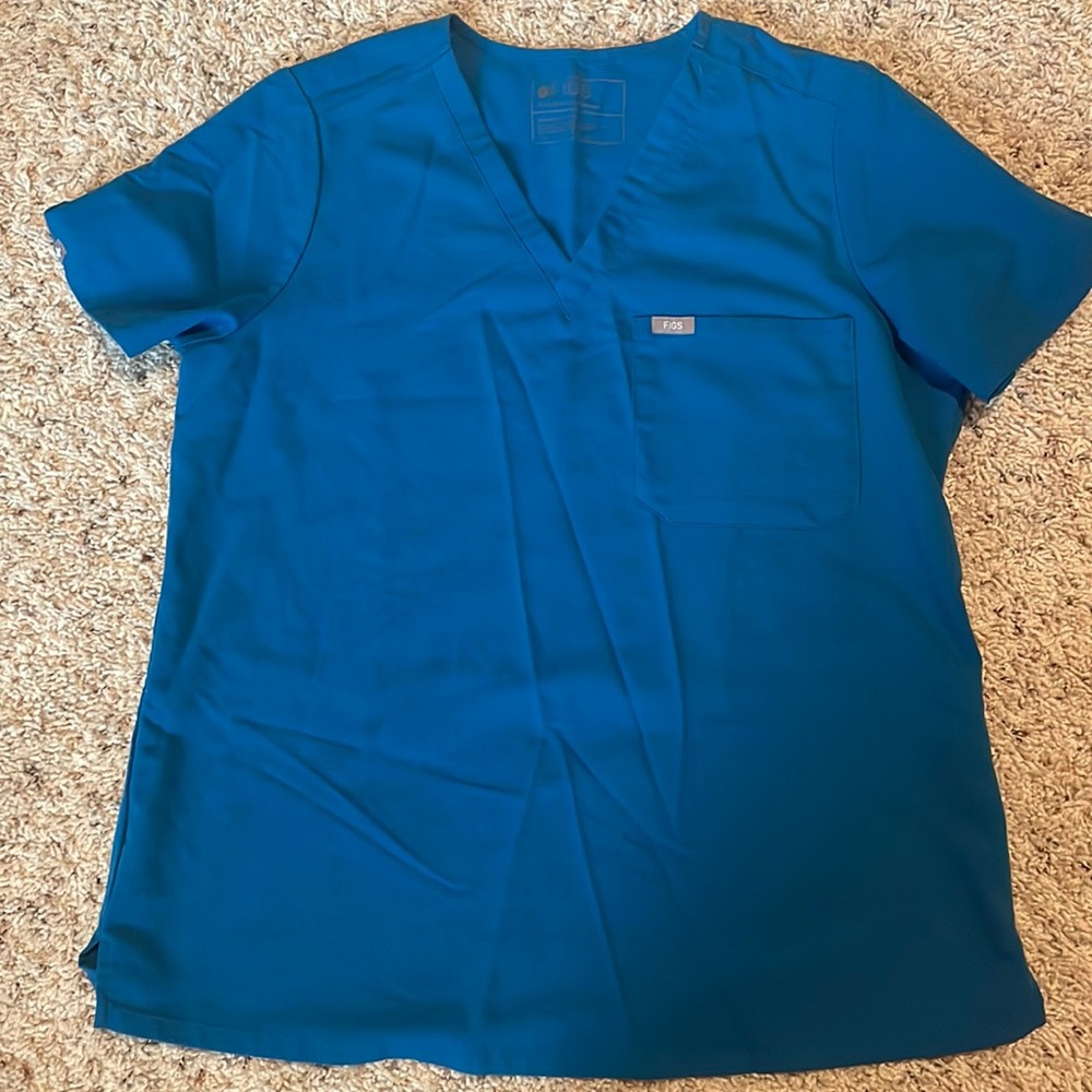 Blue (I don’t remember exact color) one pocket FIGS scrub top